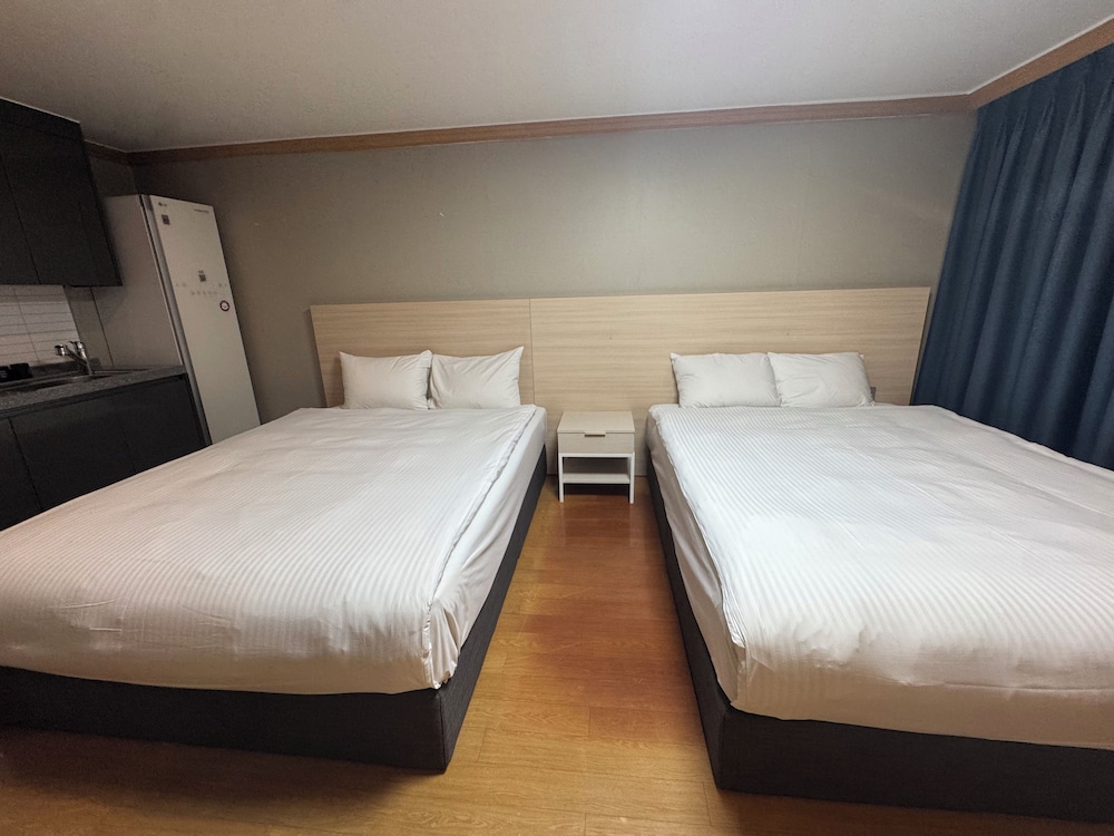 Standard, 2 Double Beds