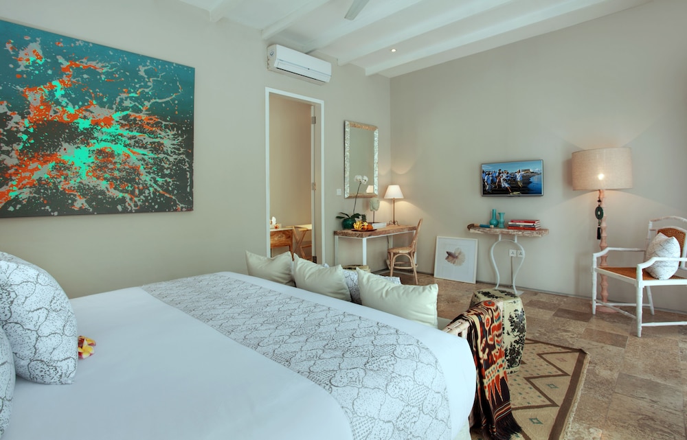 Room & Vespa 4 5/35