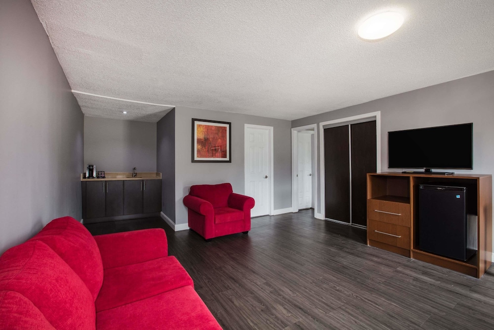 Ramada Jacksons Point 34/50
