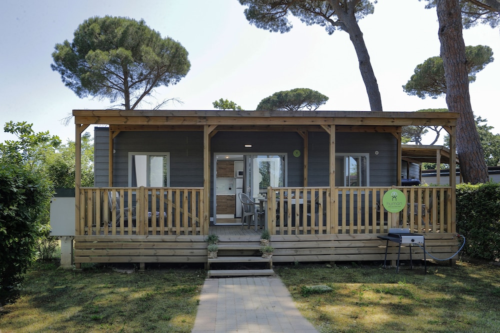 Hu Park Albatros Village 5/50