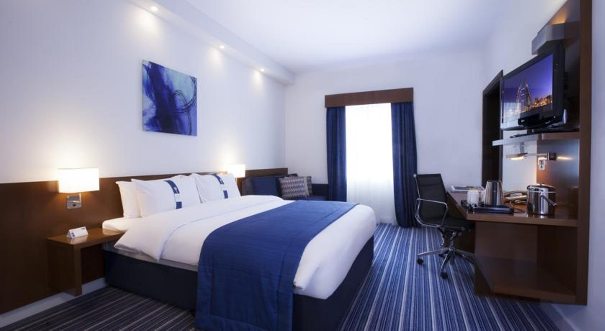 HOLIDAY INN EXPRESS BAHRAIN 8/18