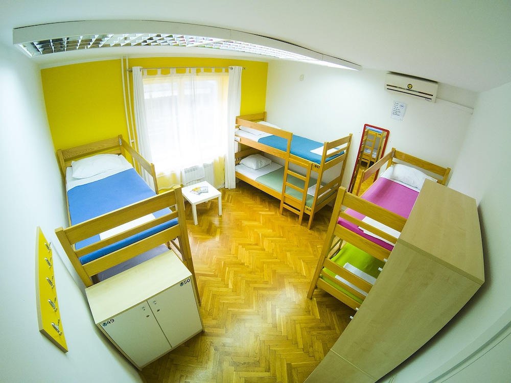 Whole Wide World Hostel & Bar 34/50