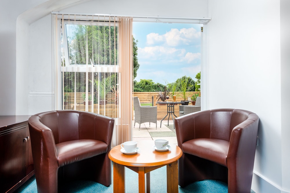 Abbey Lawn Hotel 45/64