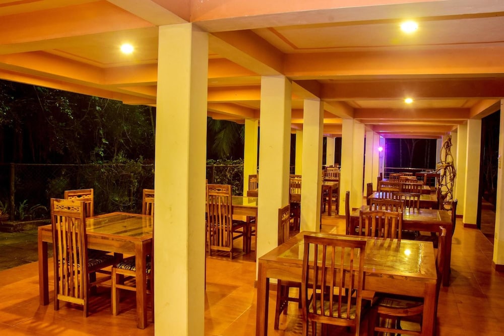 Rainforest Lodge 34/50