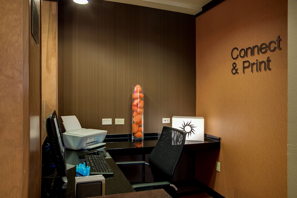 Fairfield Inn And Suites Lake City 43/50