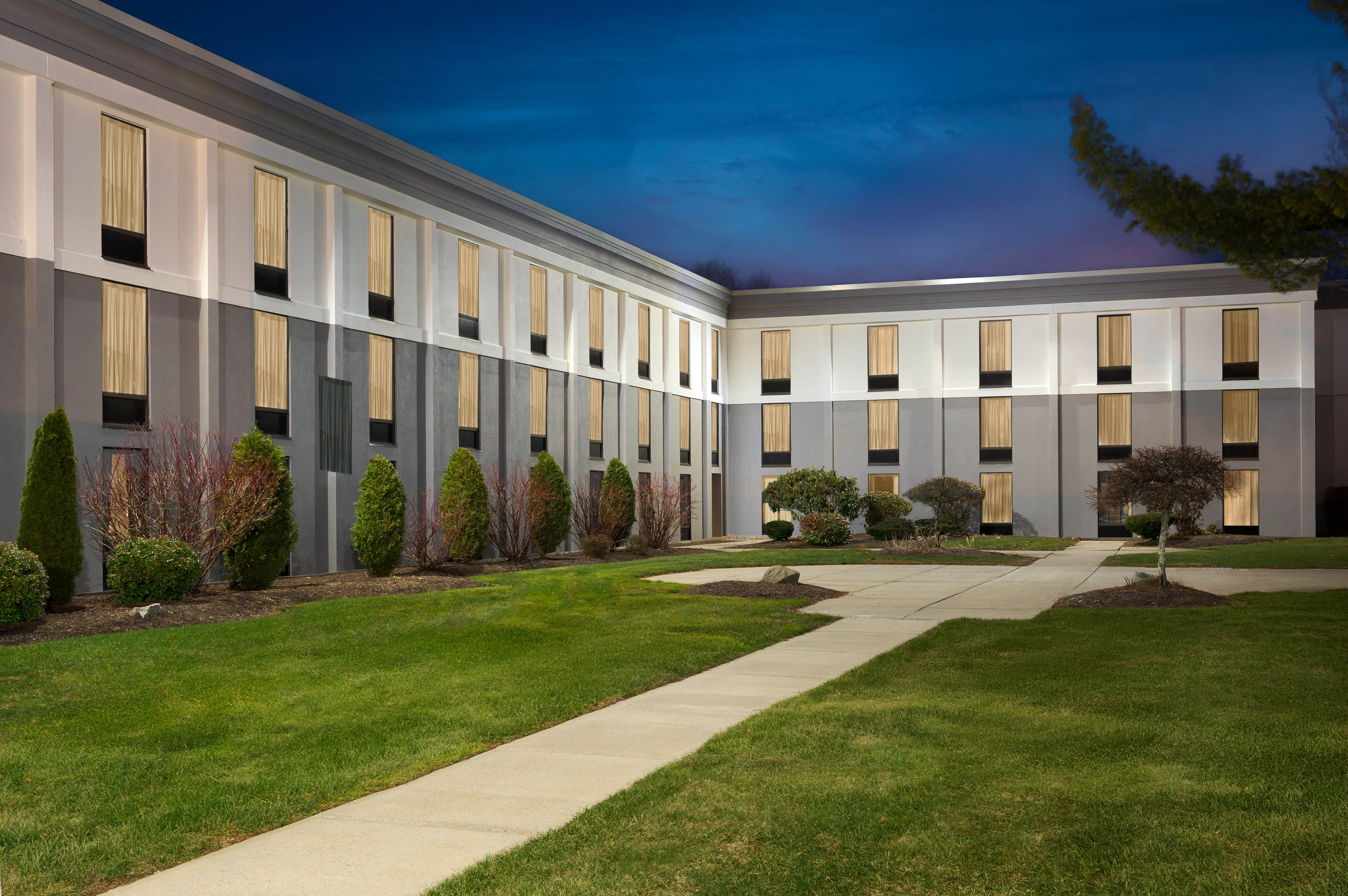 Holiday Inn Express Boston South Brockton 74/78