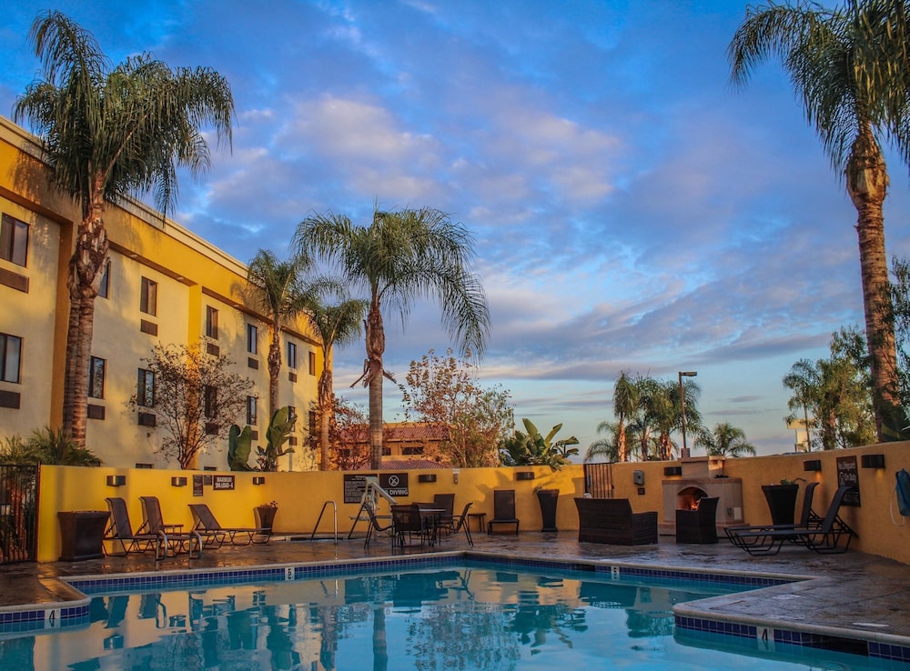 Best Western Plus Arrowhead Hotel in COLTON - CA