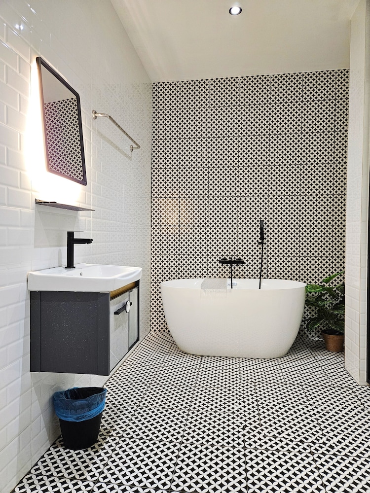 Georgetown Inn by Sky Hive 46/50