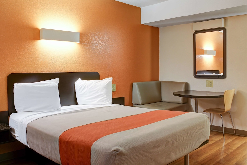 Motel6 Bishop, CA 11/33