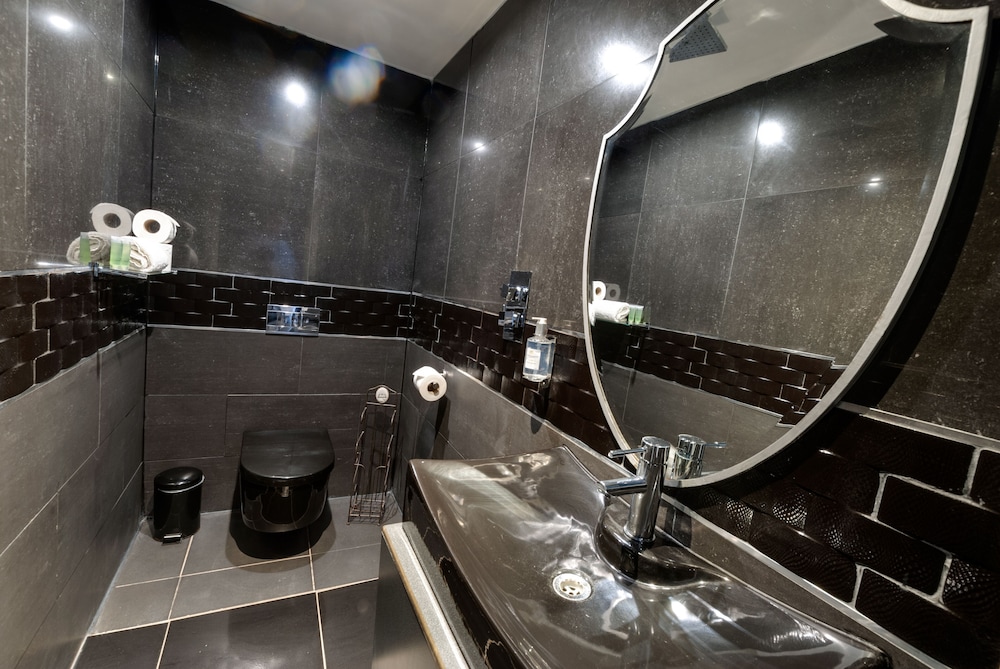 Signature Living Apart Hotel 55/57