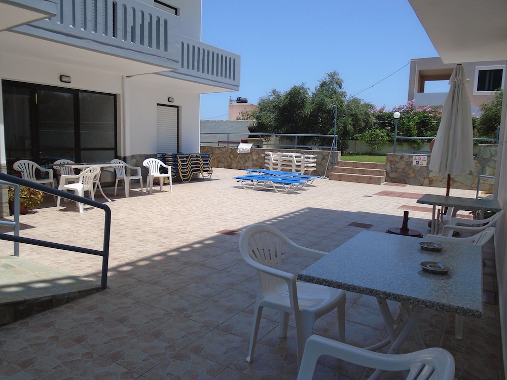 Popi Apartments 8/33