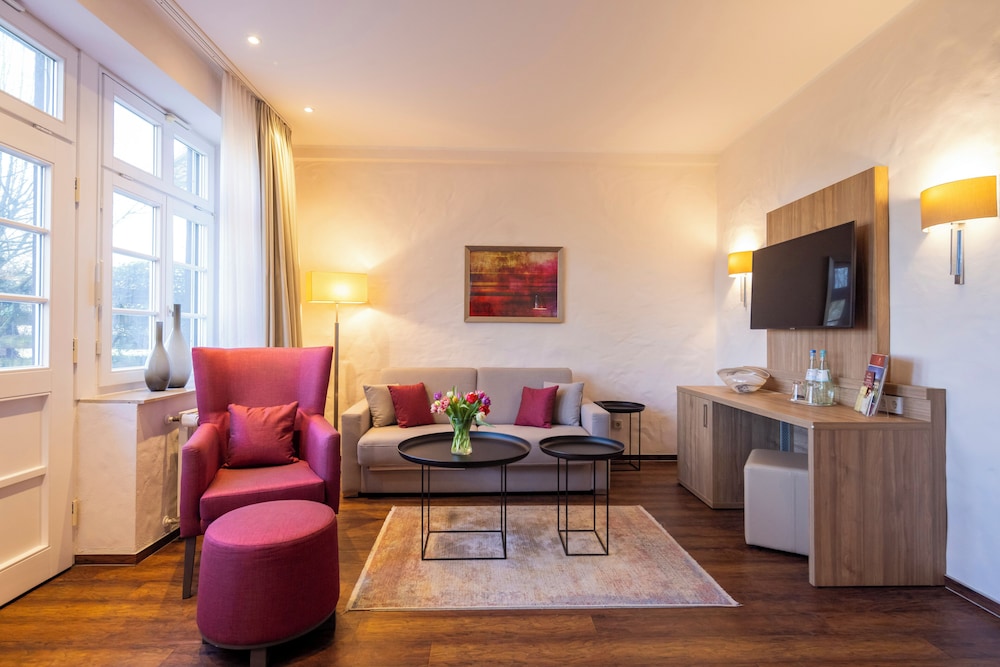 Parkhotel Schloss Hohenfeld (Parkhotel Hohenfeld) 45/65