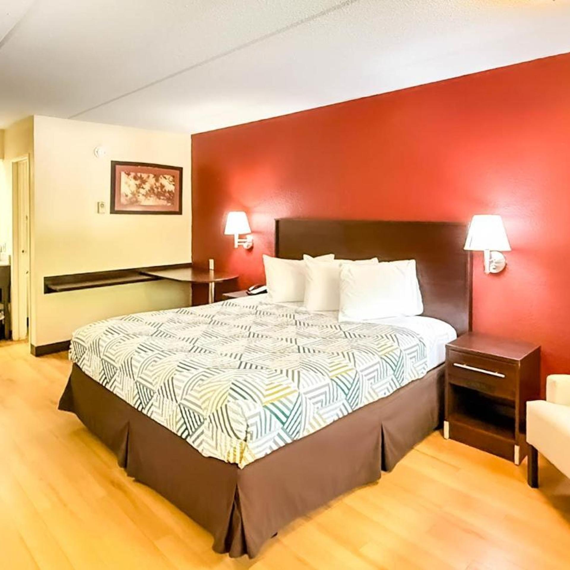 1 King Bed - Accessible Smoking Micfridge