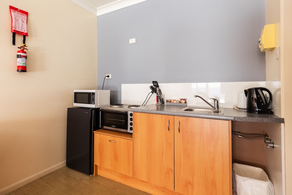 Midlands Motel 6/46