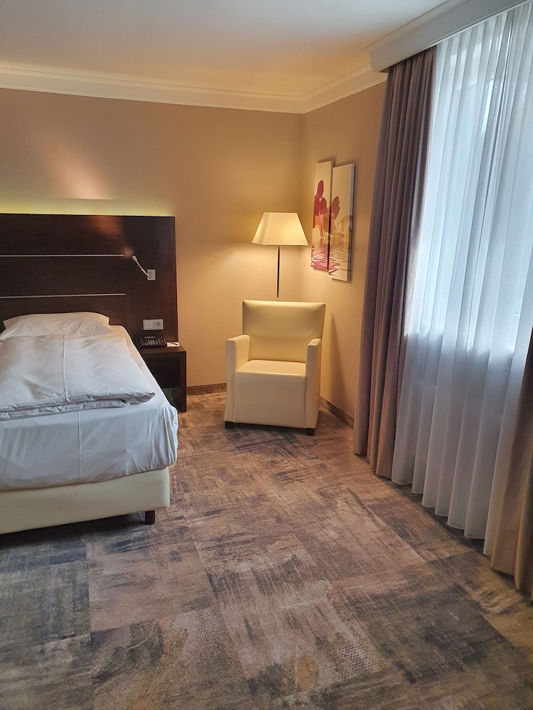 MERCURE HOTEL HAGEN 11/67