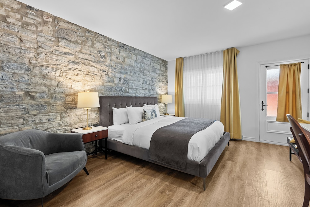 Superior, King Bed