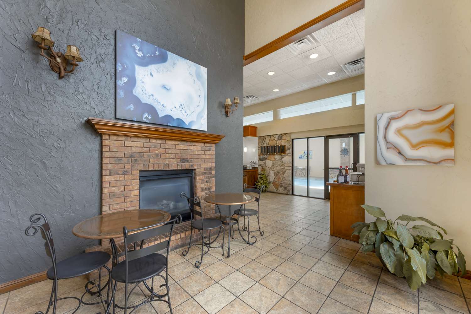 Best Western Plus Landing View Inn & Suites 46/51