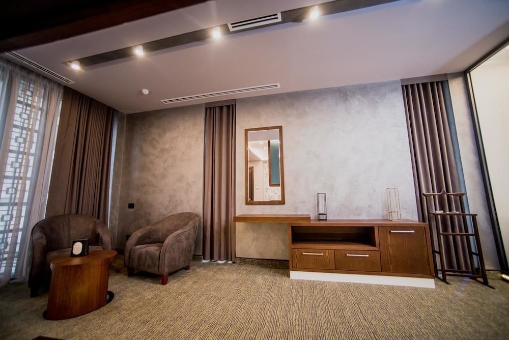 Aghababyan S Hotel 70/77