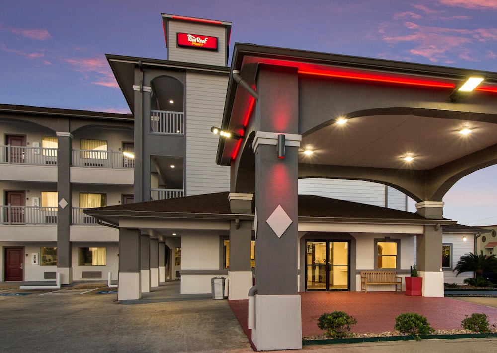 Red Roof PLUS Galveston Beachfront 9/42