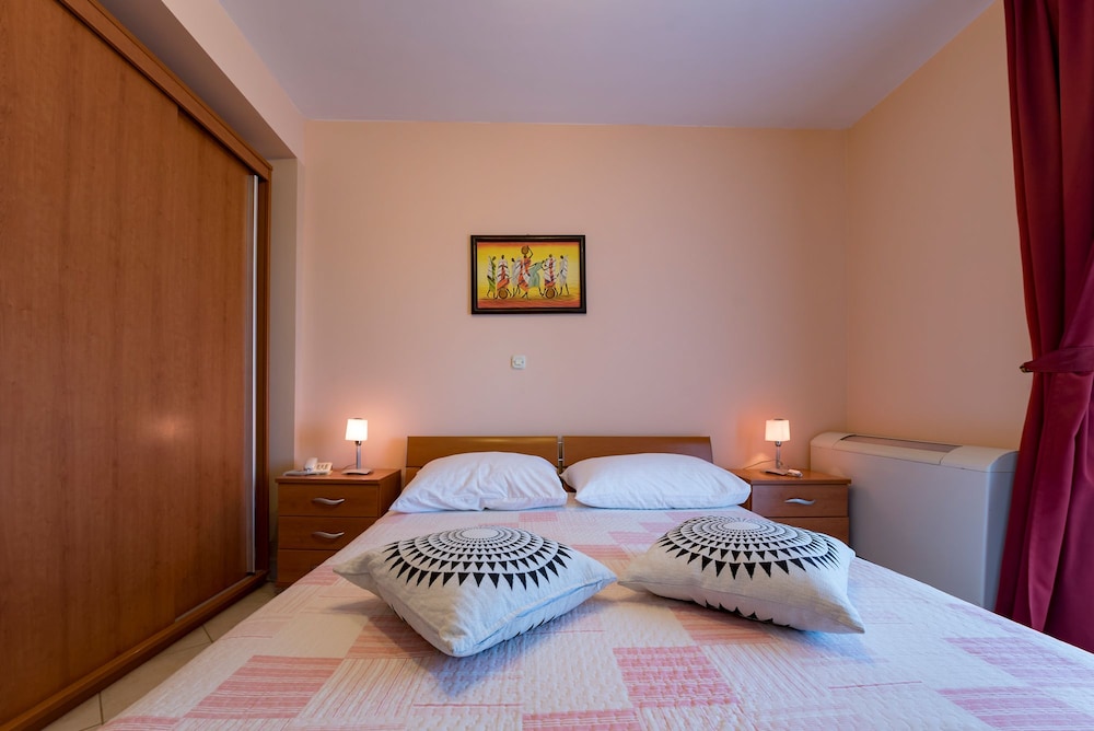 ROOM, DOUBLE OR TWIN BED, BALCONY