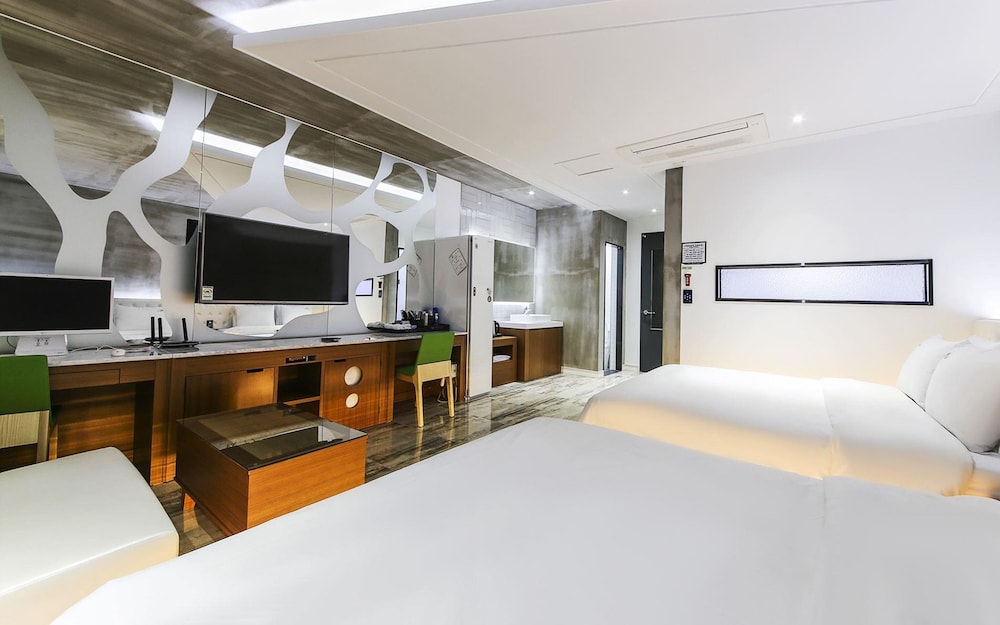 Bentley Business Hotel 10/23