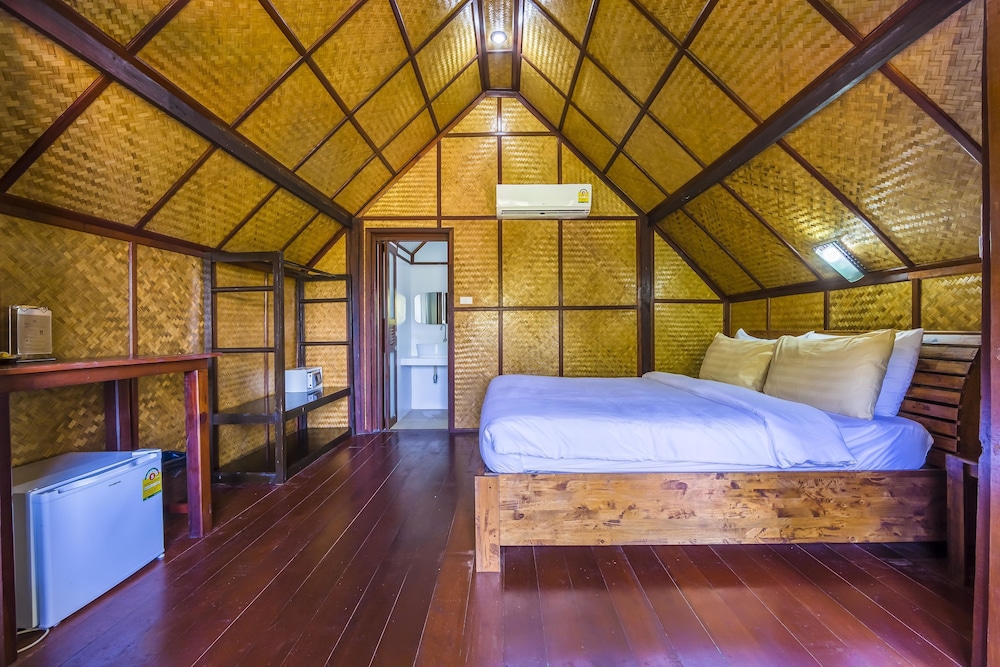 CABIN, HILL SIDE