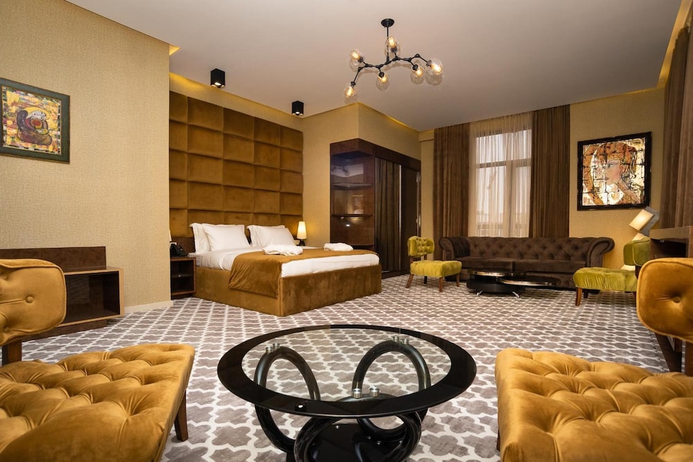 Gallery Art Hotel 33/41