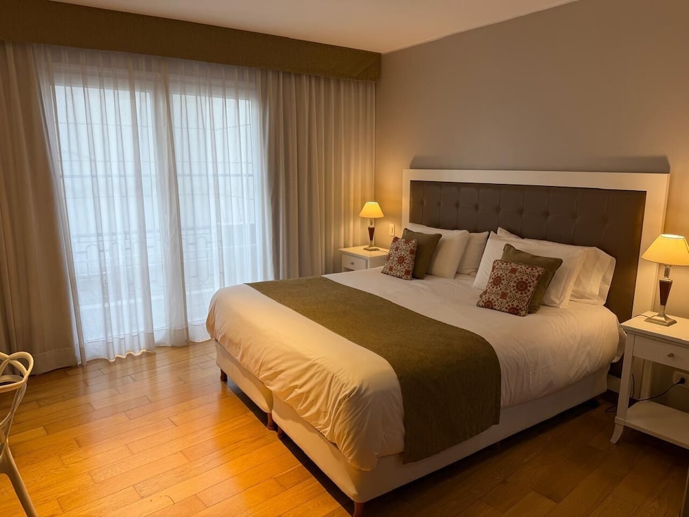 DELUXE, DOUBLE BED, JETTED TUB