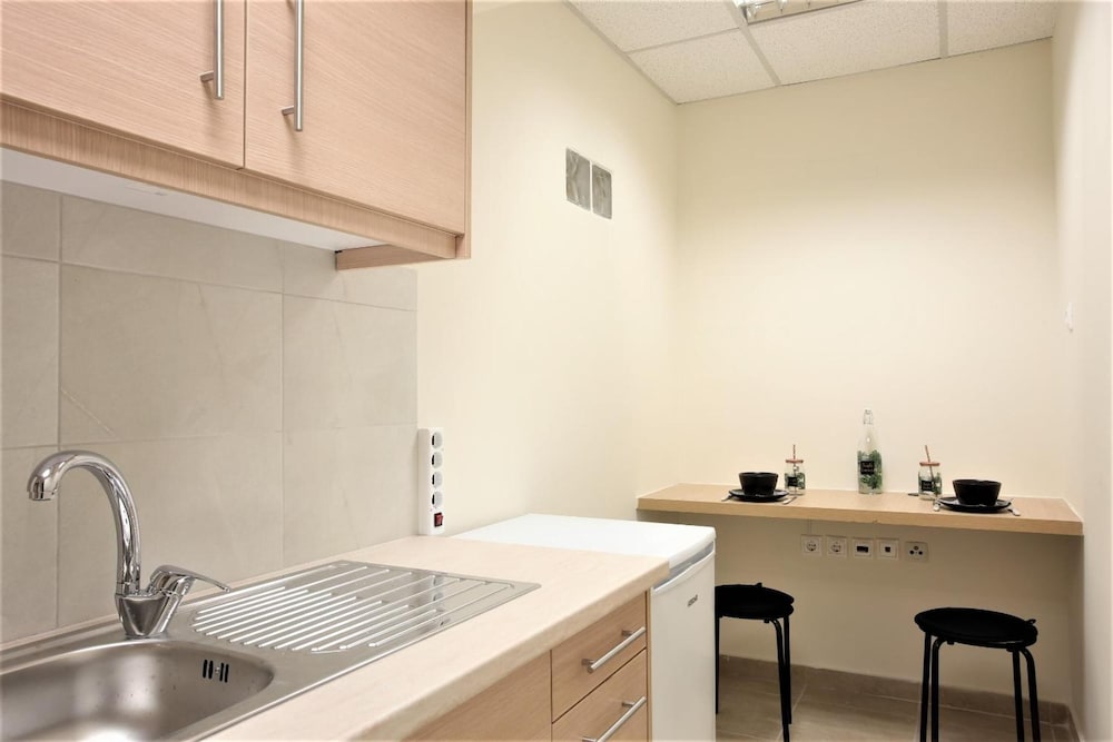 GK Airport Suites 47/49