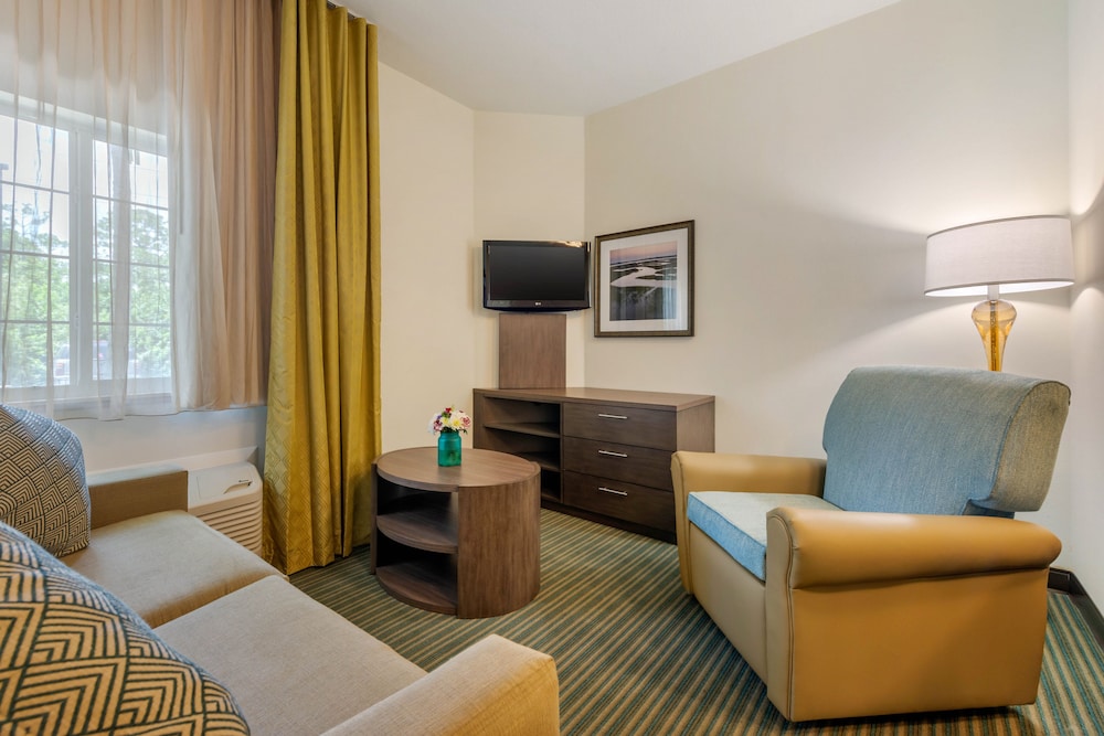 Candlewood Suites Fort Myers - Sanibel Gateway, an IHG Hotel 27/43