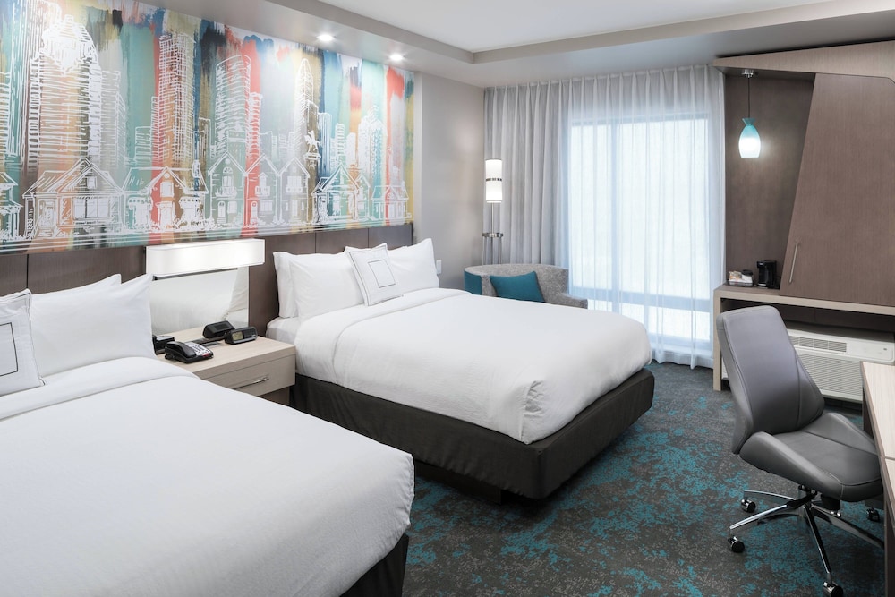 Room, 2 Queen Beds, Skyline View, Accessible