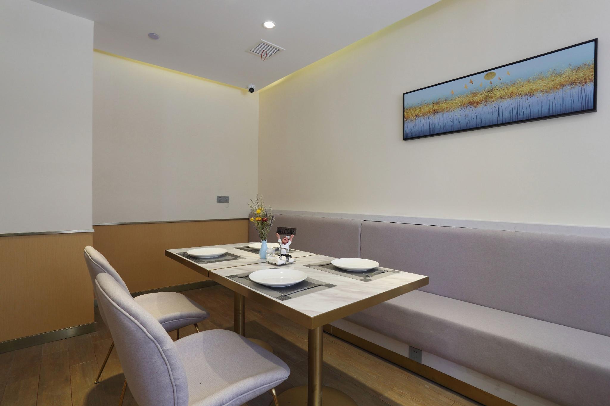 White Yulan Hotel (Xi'an Hangtiancheng Metro Station) 38/41