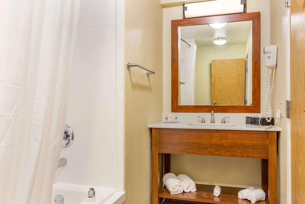 Comfort Inn DeKalb - University Area 11/26