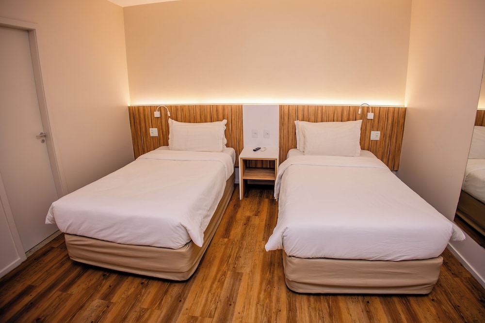 DELUXE, TWIN BEDS