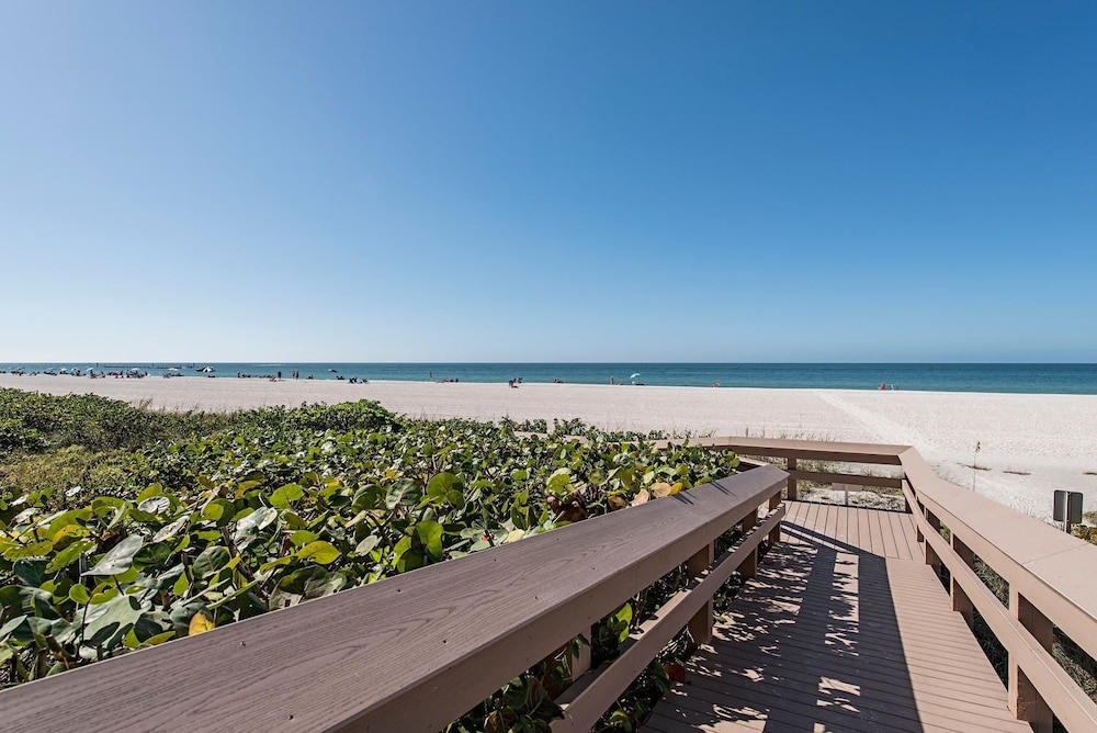 Marco Beach Vacation Suites 59/73