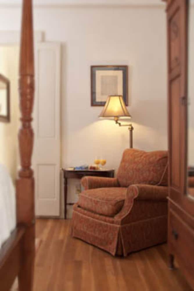 Marshall Slocum Inn 32/44