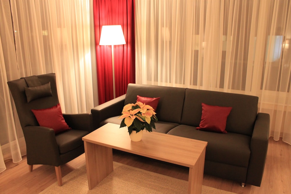 TROLL'S BRAUHAUS HOTEL 36/60