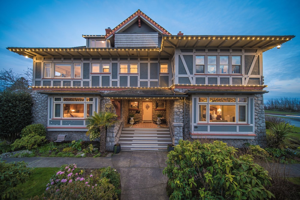 Dashwood Manor Seaside Bed & Breakfast 1/50