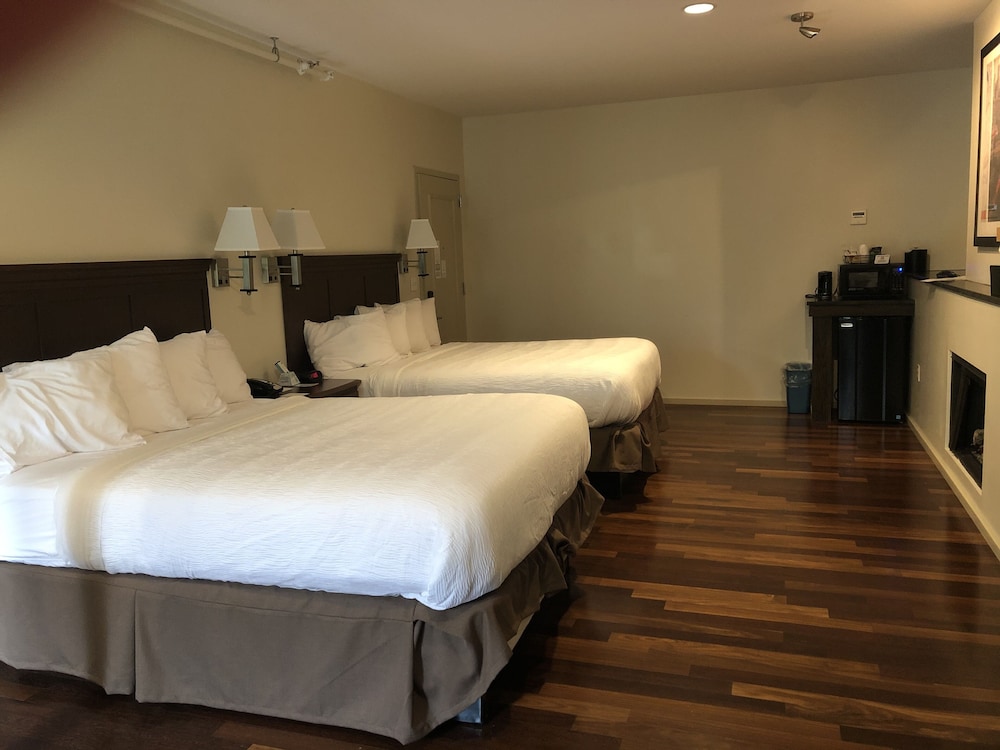 Grand Eastonian Suites Hotel 12/79
