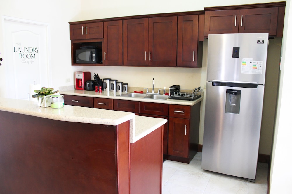 Eclipse Suite Guest Apartments 4/77