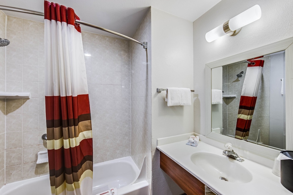 Ramada by Wyndham Medford Airport North 15/47