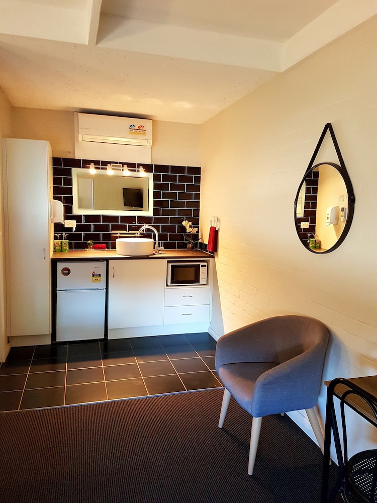 Bidgee Motor Inn 35/50