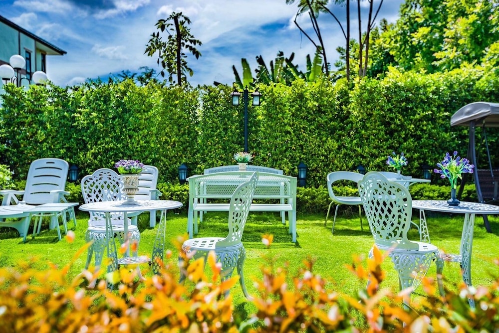Pongsakorn Boutique Resort 65/67