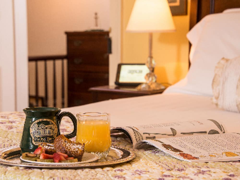 Caldwell House Bed &amp; Breakfast 20/50