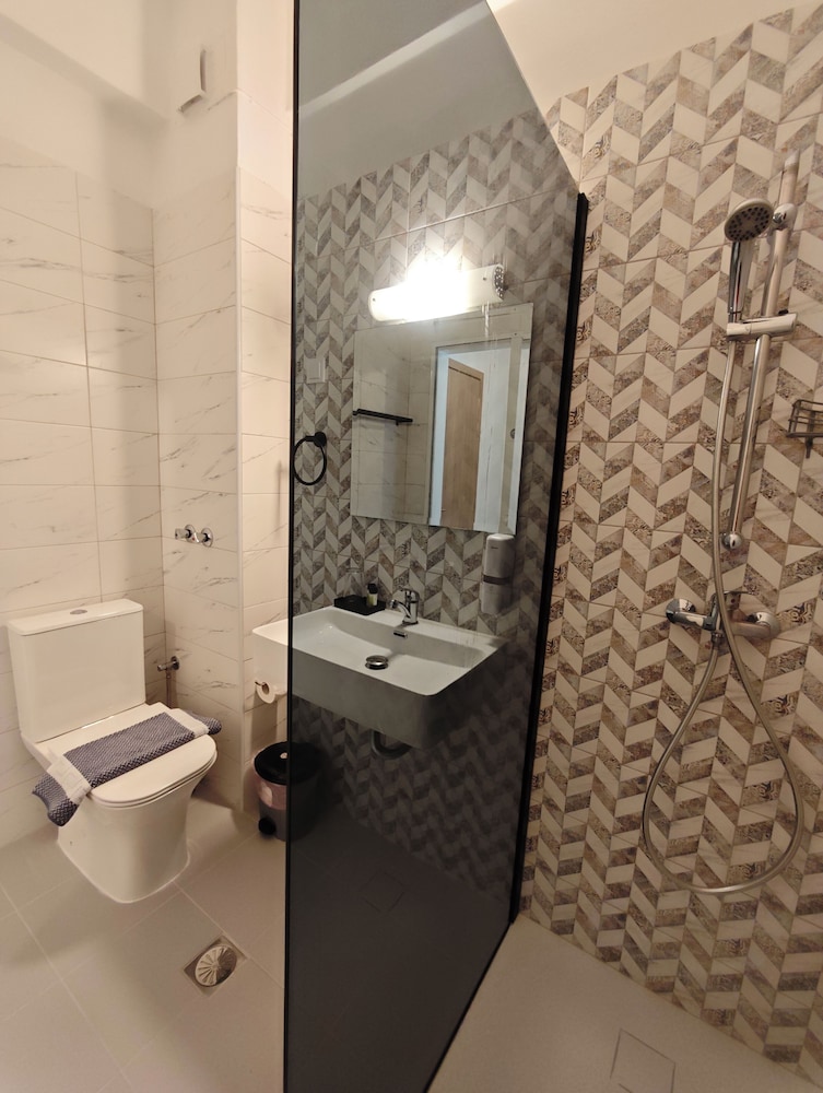 Tina Hotel 38/44