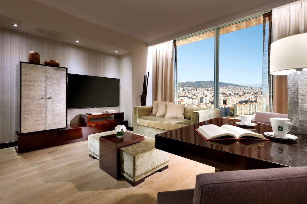Hyatt Regency Barcelona Tower 42/82
