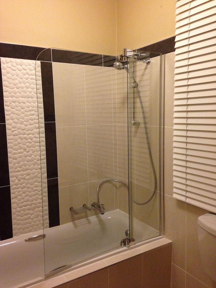 Acacia House Executive Suite 15/16