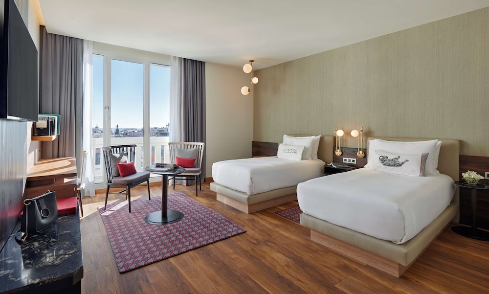 ROOM, TWIN BEDS