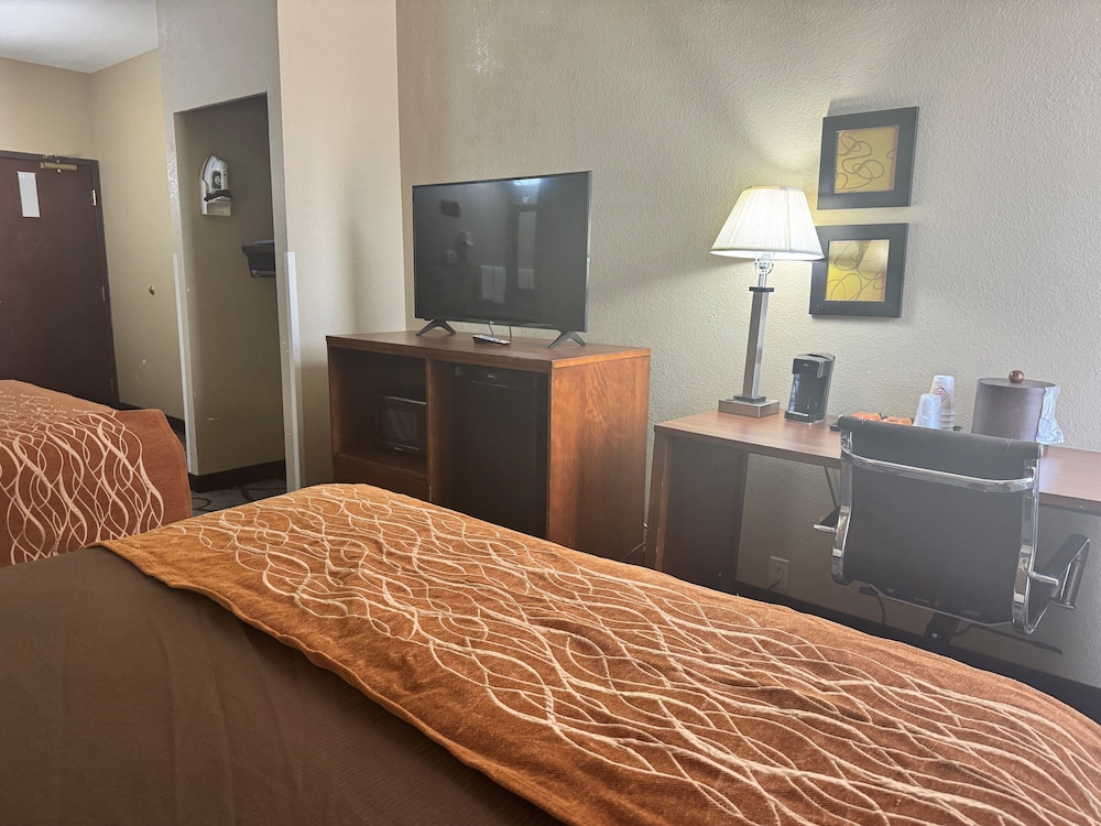 AmericInn by Wyndham Memphis East 20/33