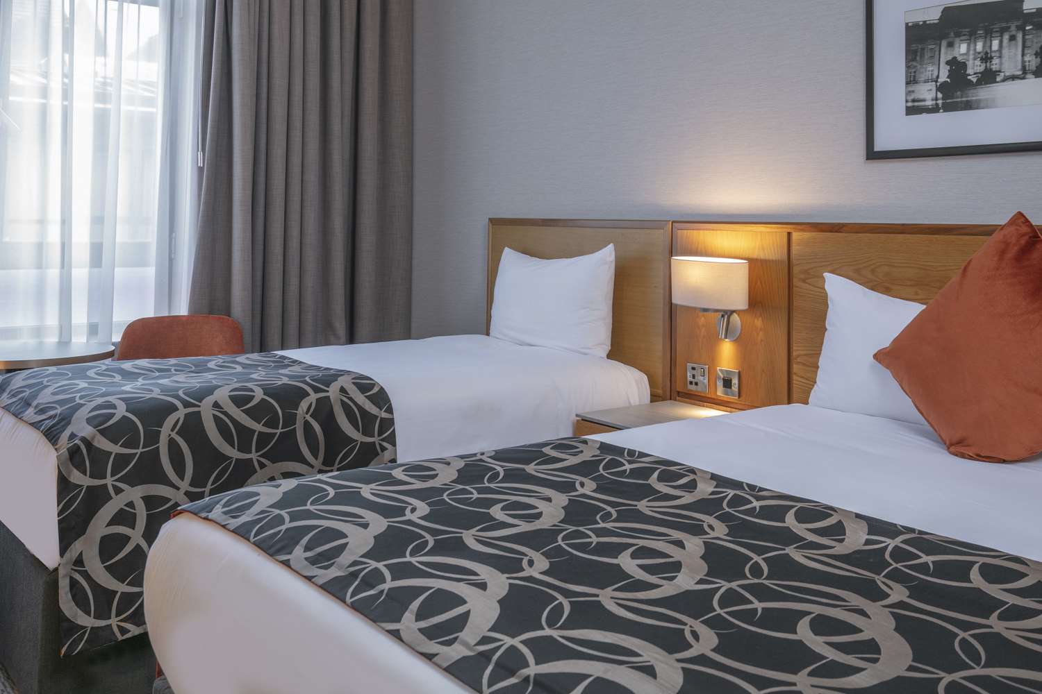 The Crown London, WorldHotels Distinctive 24/47